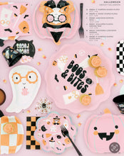 Cargar imagen en el visor de la galería, Platos Groovy Halloween Smiley Pumpkin   / Paquete de 8
