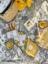 Cargar imagen en el visor de la galería, Platos de Postre Lemon Shaped / Paquete de 8
