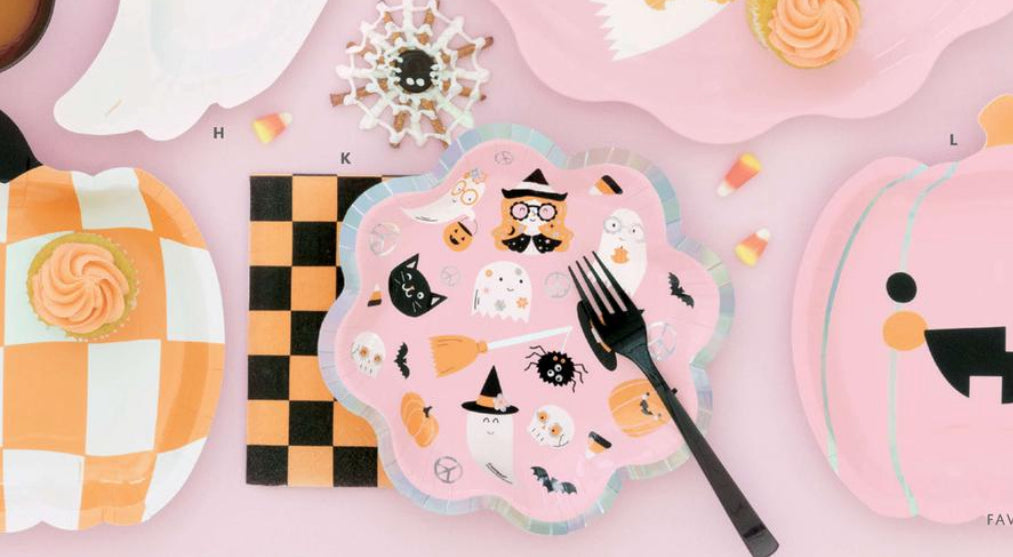 Platos Grandes Groovy Halloween Scalloped  / Paquete de 8