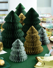 Cargar imagen en el visor de la galería, Oh Christmas Mini Trees  / Paquete de 3

